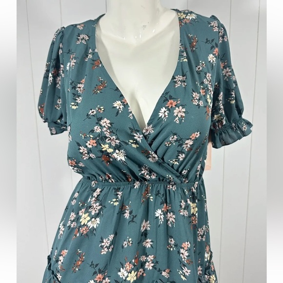 Inspired Hearts V-Neck Double Breast Floral Mini Dress Green Sz Small - Picture 2 of 7